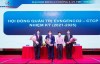 Đồng chí Huỳnh Minh Truyền tặng hoa cho HĐQT Tổng công ty Phát điện 2 - CTCP