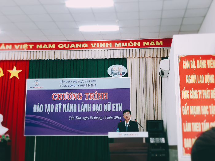 Ông Võ Quang Lâm, Phó TGĐ, Trưởng ban Vì sự Tiến bộ phụ nữ Tập đoàn Điện lực Việt Nam phát biểu khai mạc