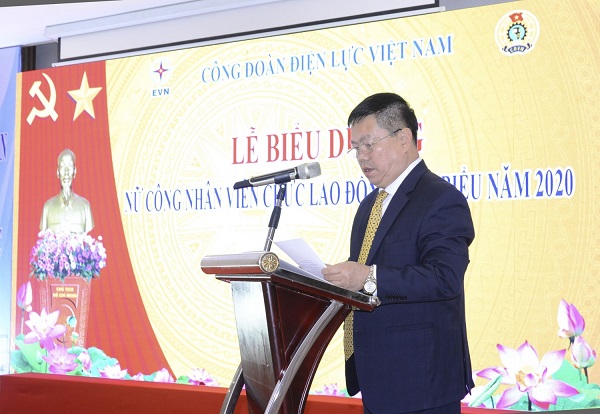 Chủ tịch Công đoàn Điện lực Việt Nam Khuất Quang Mậu phát biểu khai mạc buổi Lễ