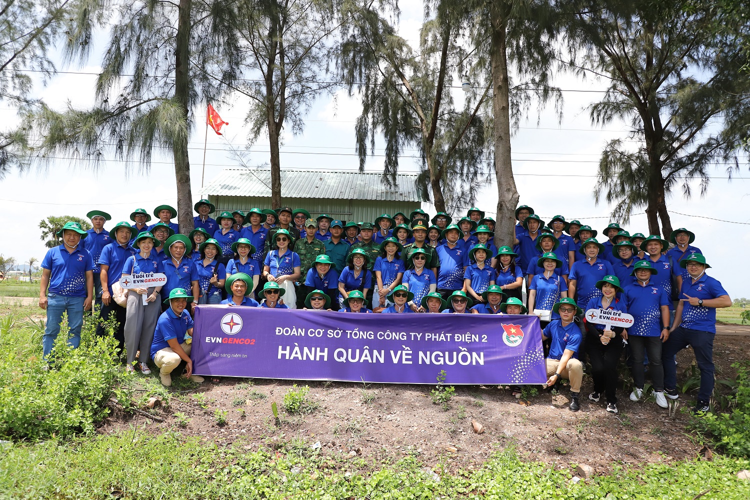Đoàn cơ sở Tổng công ty Phát điện 2 thăm chốt biên phòng đóng tại biên giới Việt Nam - Campuchia