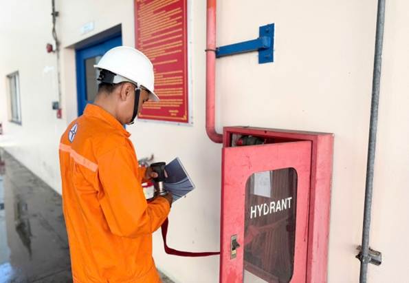 Kiểm tra bảo dưỡng thiết bị PCCC&CNCH trong Công ty