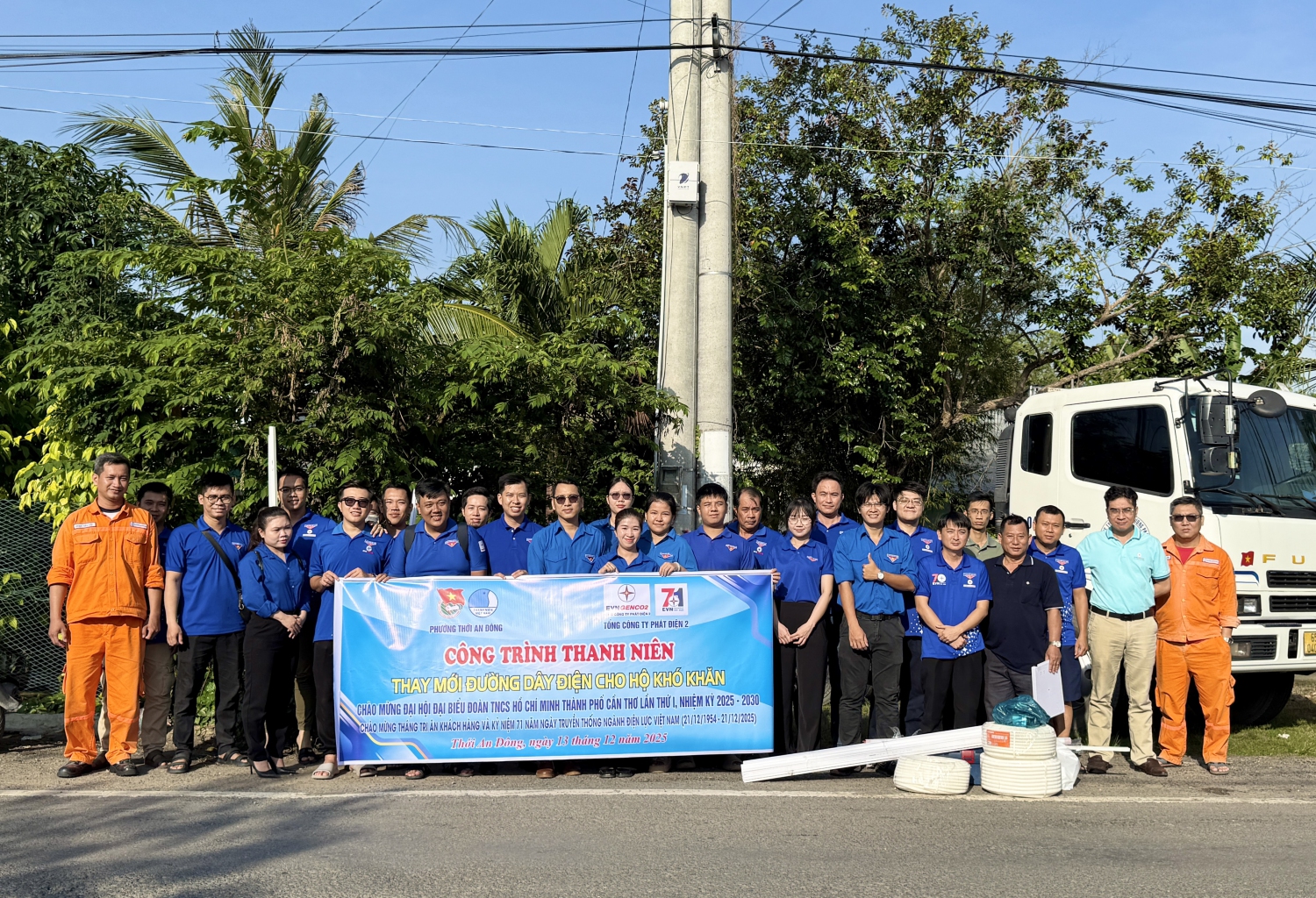 Các đơn vị ra quân thực hiện công trình thanh niên