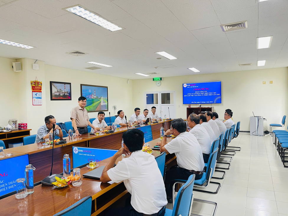 Ông Đào Nguyên Hạnh – Phó Tổng Giám đốc phát biểu tại buổi làm việc